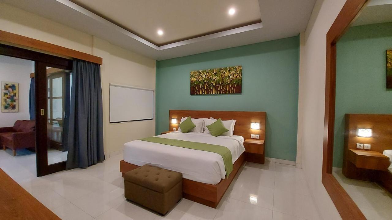 ホテル The New Moon Seminyak エクステリア 写真