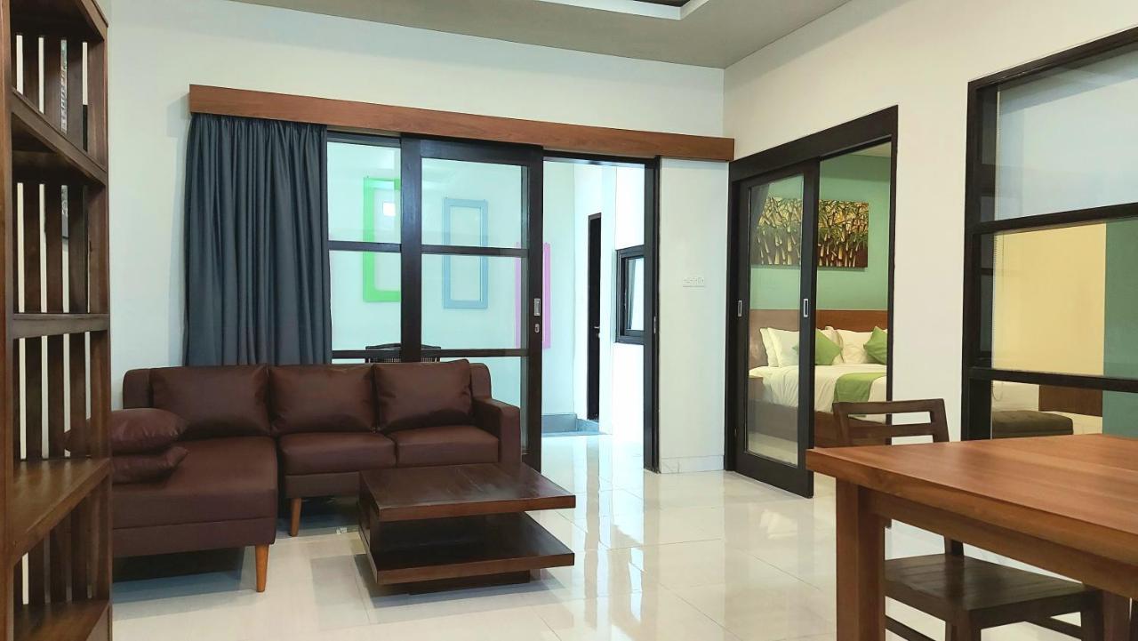 ホテル The New Moon Seminyak エクステリア 写真