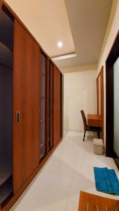 ホテル The New Moon Seminyak エクステリア 写真