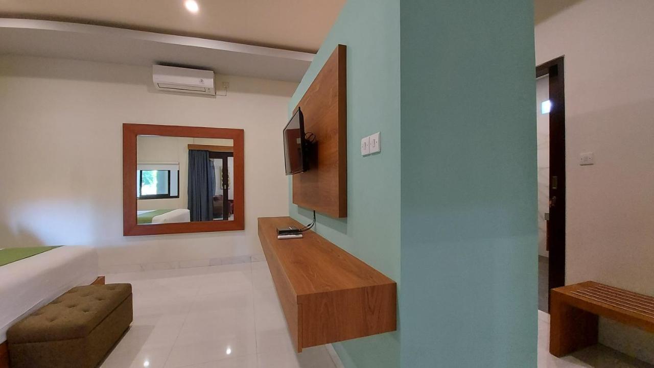 ホテル The New Moon Seminyak エクステリア 写真