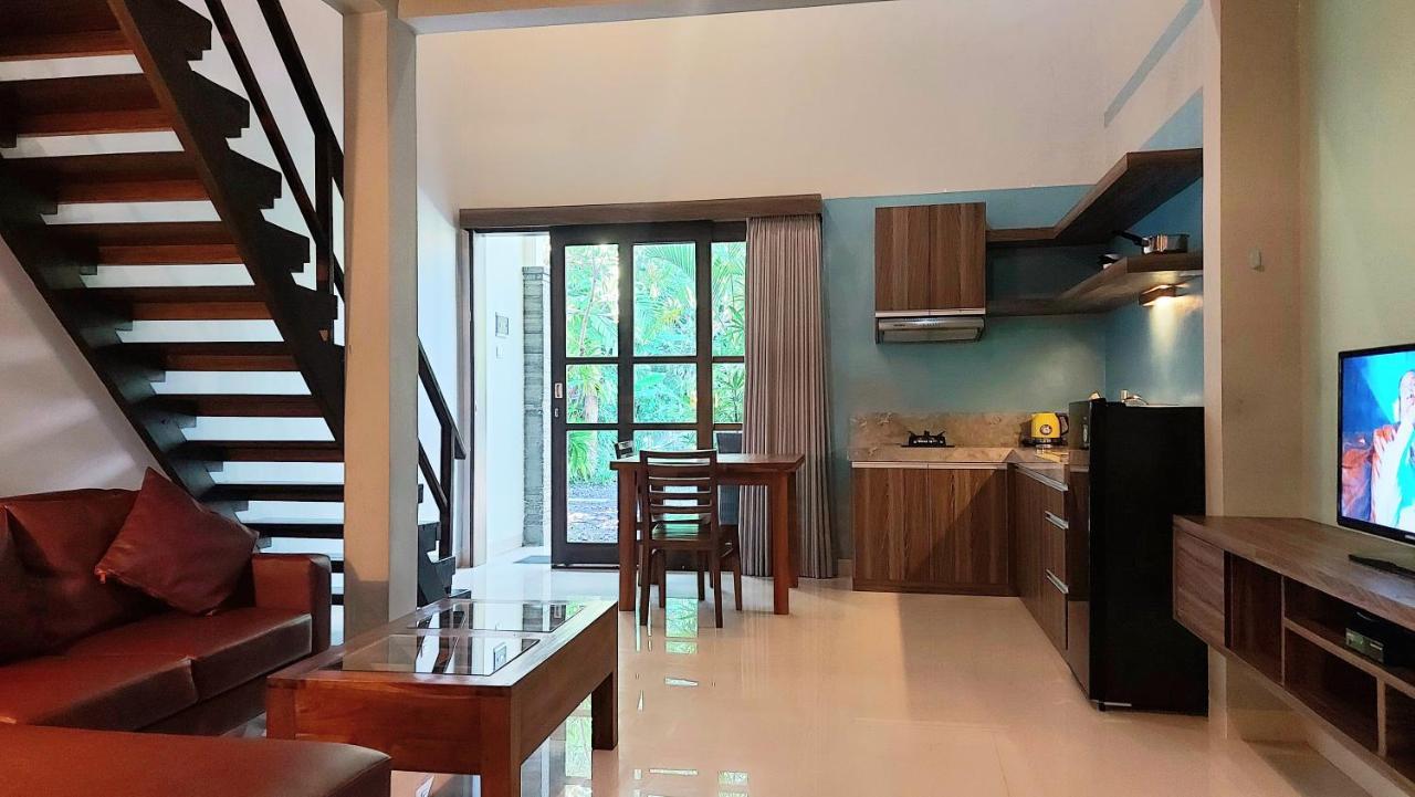ホテル The New Moon Seminyak エクステリア 写真