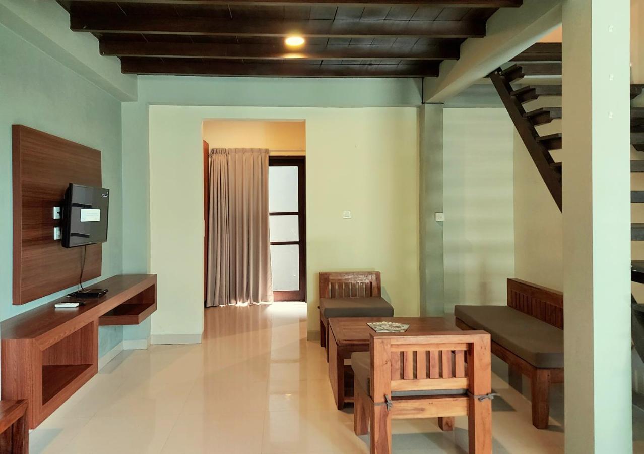 ホテル The New Moon Seminyak エクステリア 写真