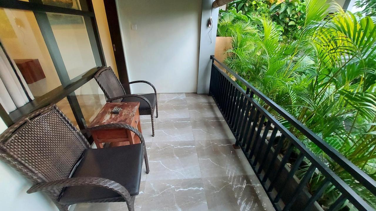 ホテル The New Moon Seminyak エクステリア 写真
