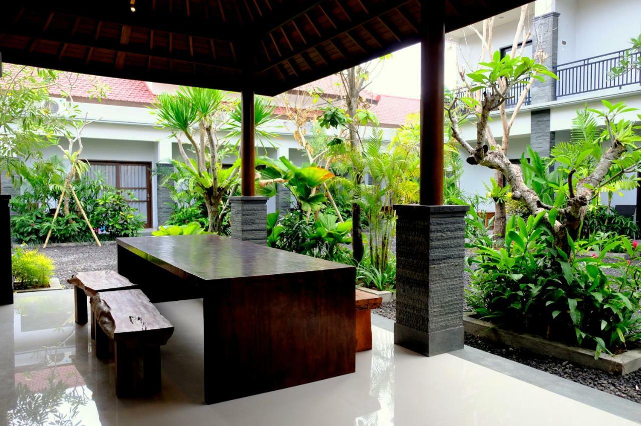 ホテル The New Moon Seminyak エクステリア 写真