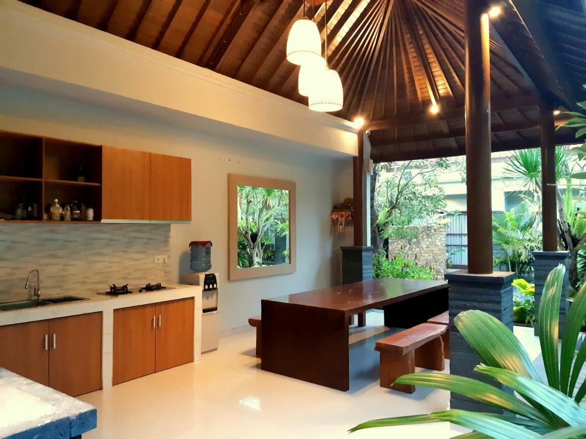 ホテル The New Moon Seminyak エクステリア 写真