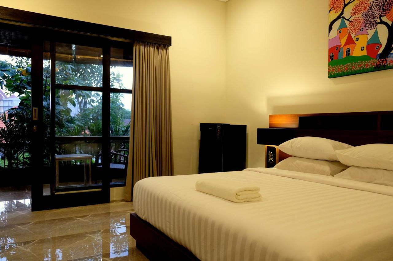 ホテル The New Moon Seminyak エクステリア 写真