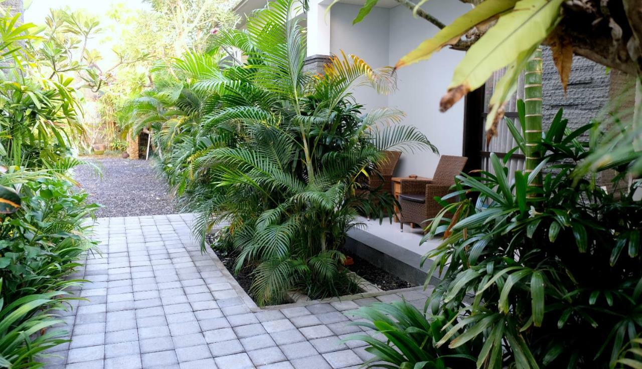 ホテル The New Moon Seminyak エクステリア 写真