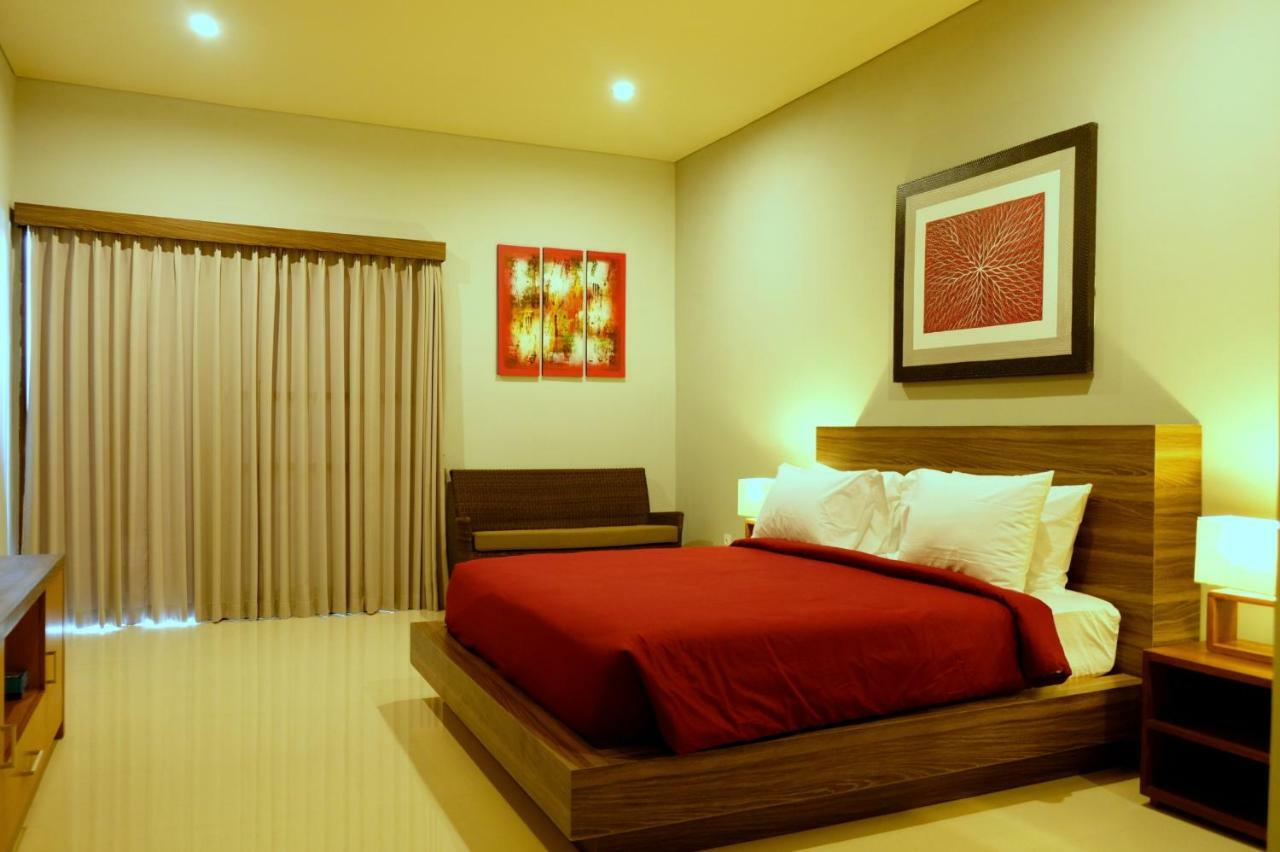 ホテル The New Moon Seminyak エクステリア 写真