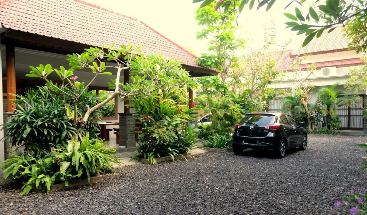 ホテル The New Moon Seminyak エクステリア 写真